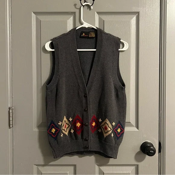 Lizsport Gray Knit Button Front Vest with Embroidered Diamond Pattern - Picture 4 of 5